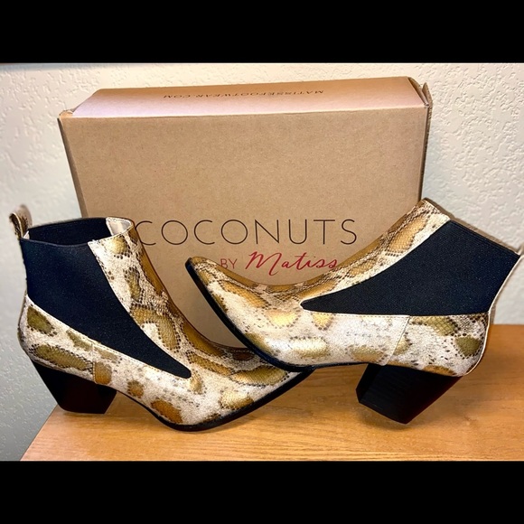 NWT-Coconuts by Matisse Snake-Print Bootie - Picture 6 of 10